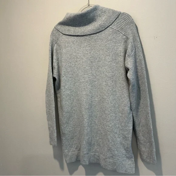 NWT Cozy Gray Turtleneck Sweater Size M - Picture 2 of 7
